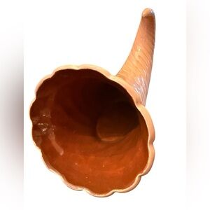 Vintage Red Wing Pottery Cornucopia Vase #736 – Peach Glaze – 10”